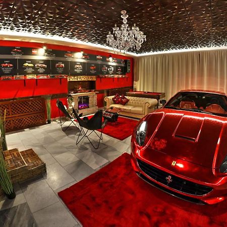 Ferrari Wellness Apartman 파르두비체 외부 사진
